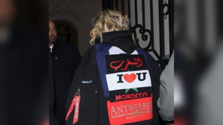 canadian-star-avril-lavigne-dons-i-love-you-morocco-sweater-in-paris