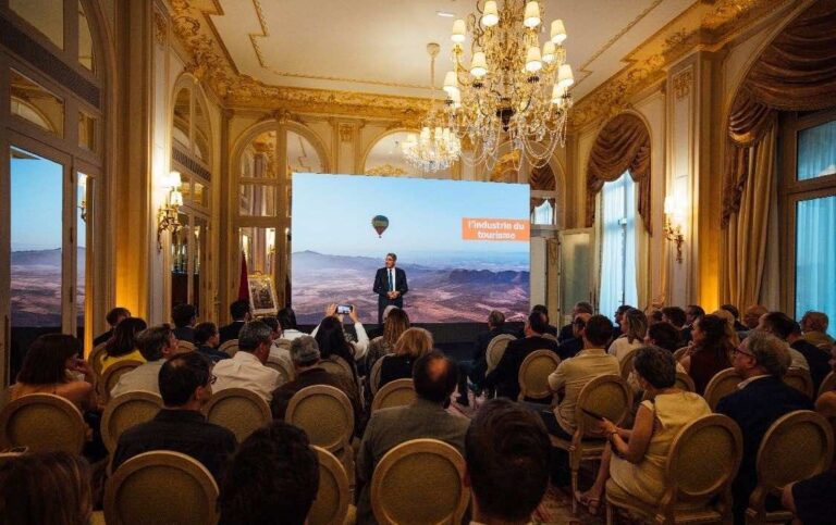 moroccos-tourism-office-begins-light-tour-in-paris