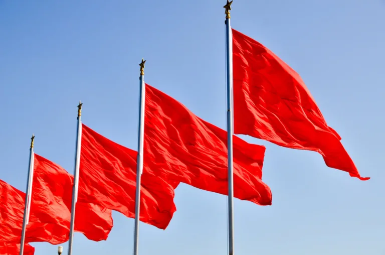10 Subtle Red Flags In A Partner You Should Never Ignore