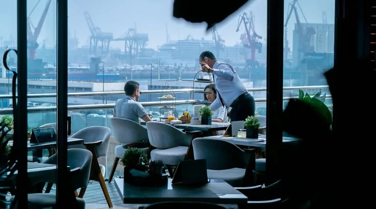 Mood’s Cafe-Restaurant: Oceanfront Elegance in Casablanca