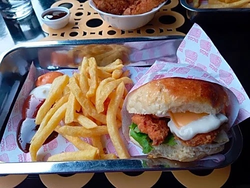 Mamy’s, Fez: Neighborhood Favorite for Straight-Up Burgers