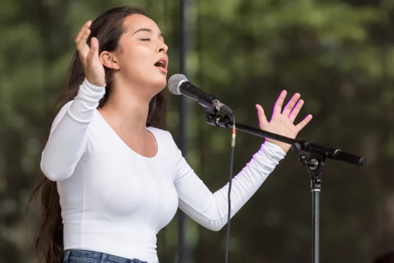 Faouzia Plays a Show for Valentino at Marrakech Film Festival Gala