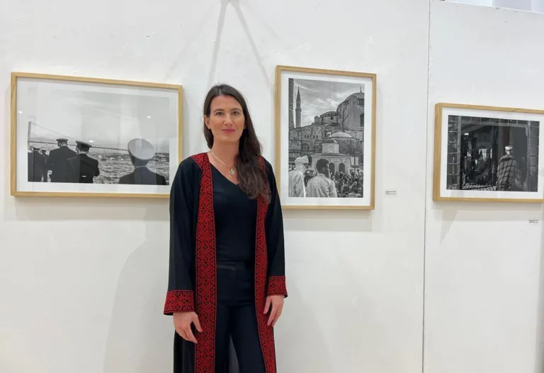 Dolores Vujanovuc x Amine Kabbage