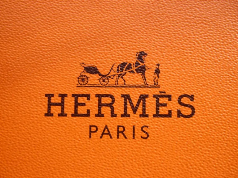 Hermès accused of “stalking” clients’ addresses to control access to Birkin bags.