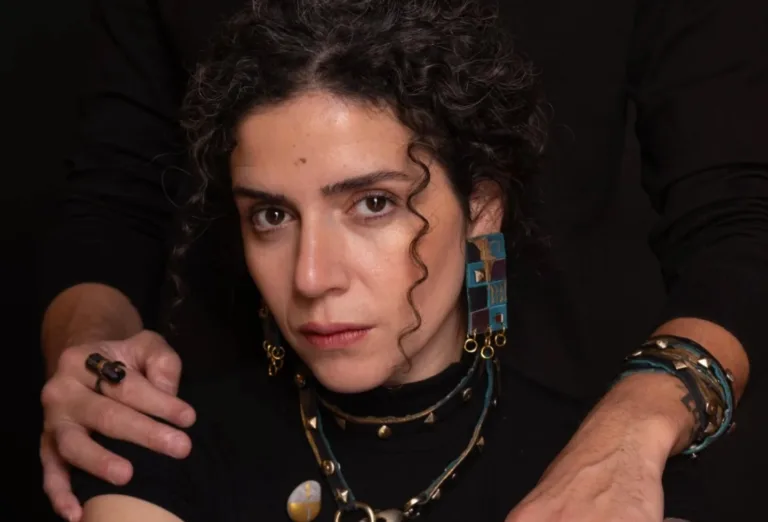 "Twehechtek" by Moroccan singer Sara Moullablad