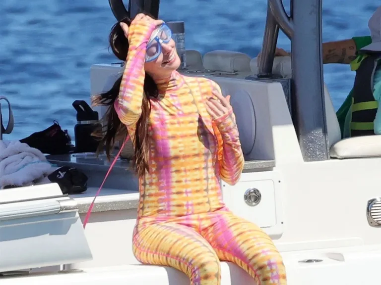 Anne Hathaway’s Vibrant Wetsuit: The Ultimate Summer Anti-Aging Secret