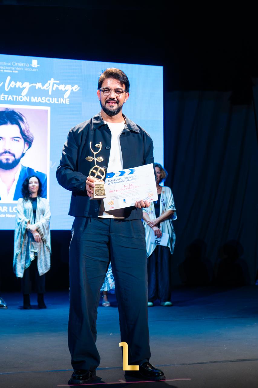 Omar Lotfi holds his Best Actor award for “Mira” at the 31st Tetouan Mediterranean Film Festival. / MWN Photography team