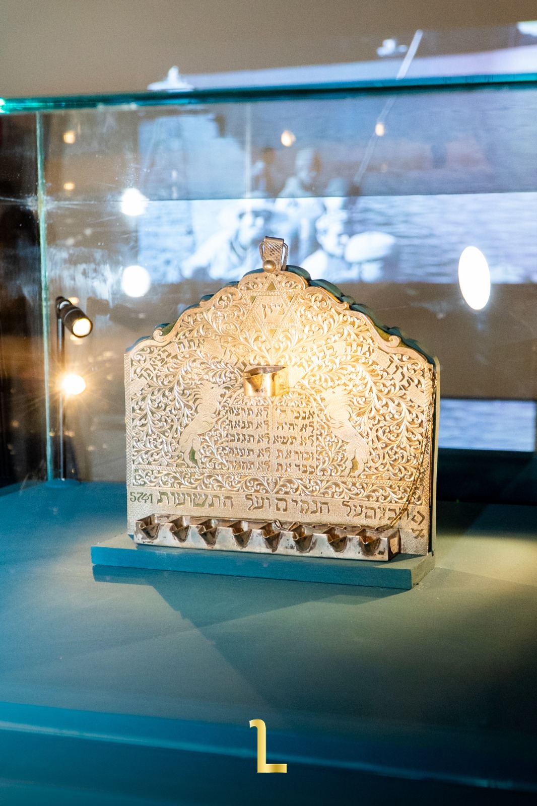 Ritual objects, manuscripts, jewelry, clothing, and other pieces on display reflect the religious, social, and cultural history of Moroccan Jewish communities. / MWN Photography Team